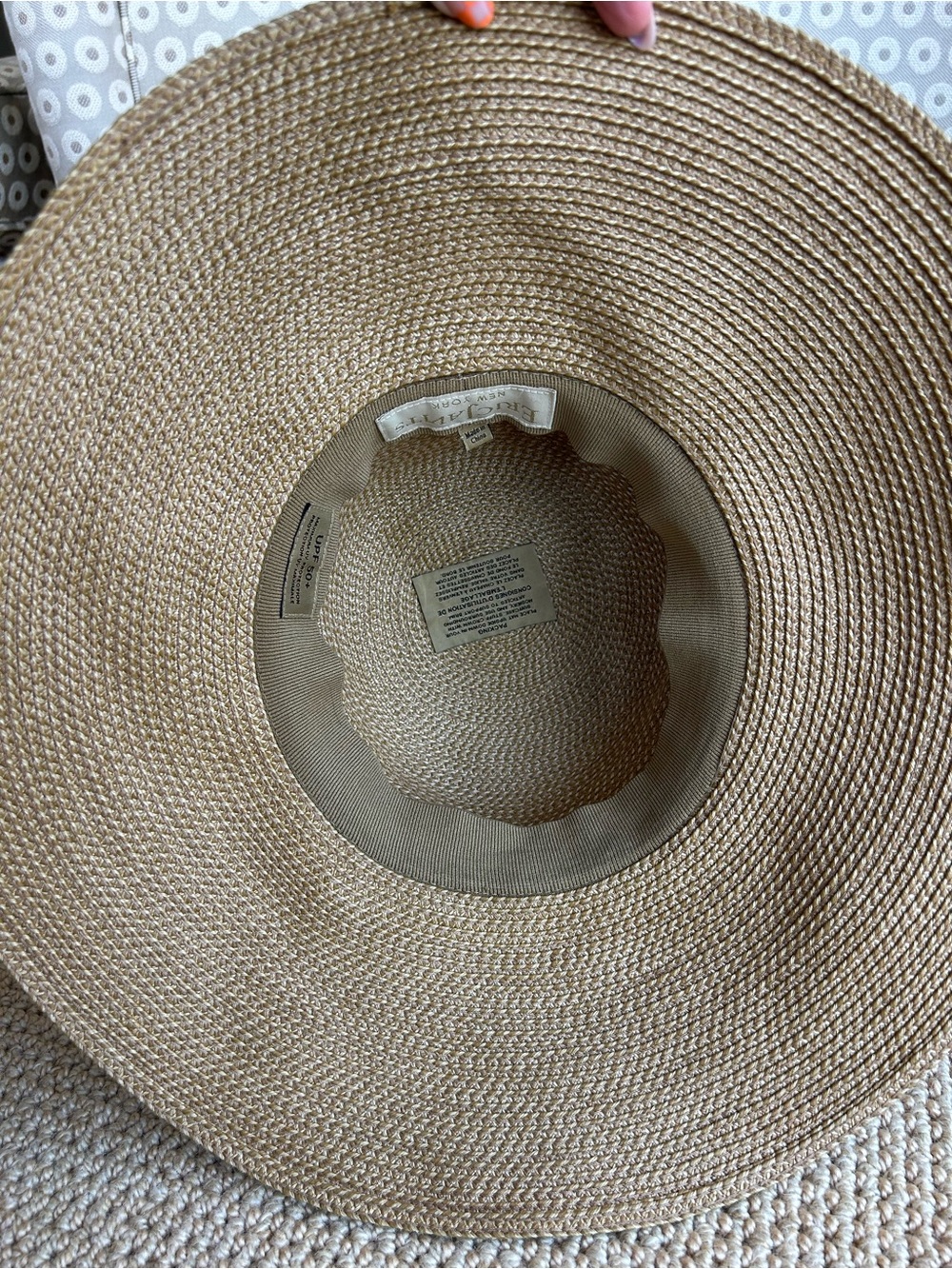 Eric Javits Hampton Straw Packable Hat in Natural 50+ SPF OSFA - Picture 8 of 8